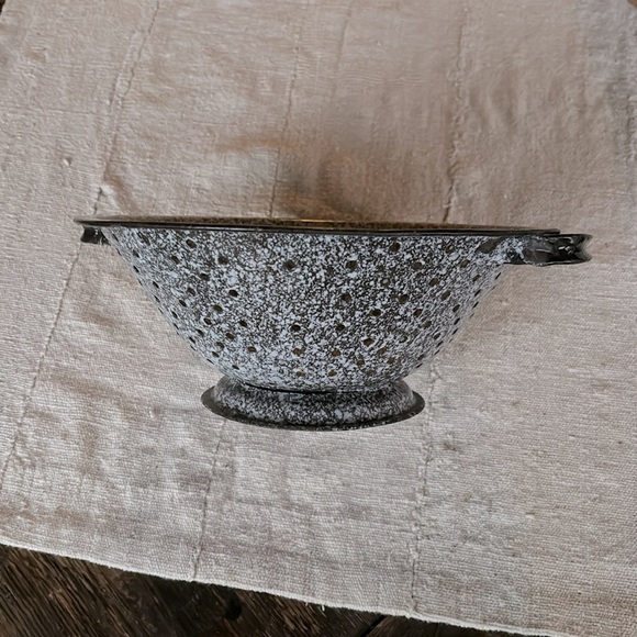Antique Enamelware Colander - Picture 6 of 9